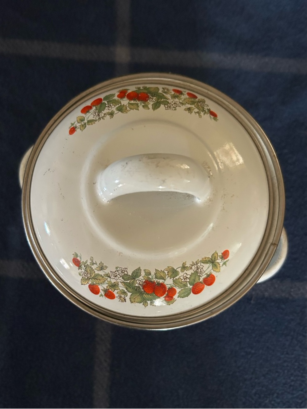 Small Enamel Pot With Lid White with Strawberry Print Kitchen Decorative - Picture 2 of 10
